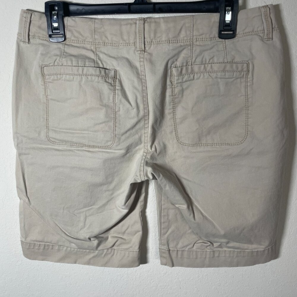 Women’s Old Navy Khaki Perfect Bermuda Shorts Low Rise, Size 8 - Picture 3 of 7